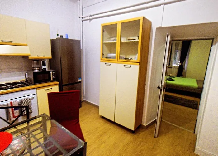 Dalla Laretta Di Fronte Acquario Di *